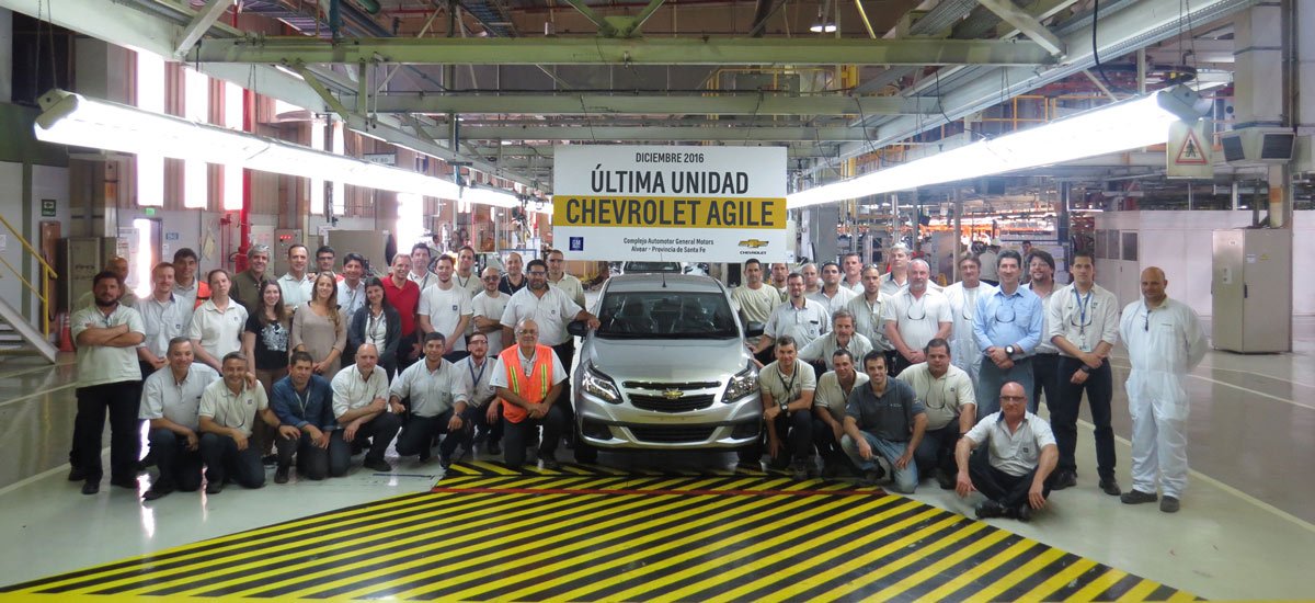 Chau a dos grandes: diciembre despidió al Chevrolet Agile y al Peugeot 207 Compact