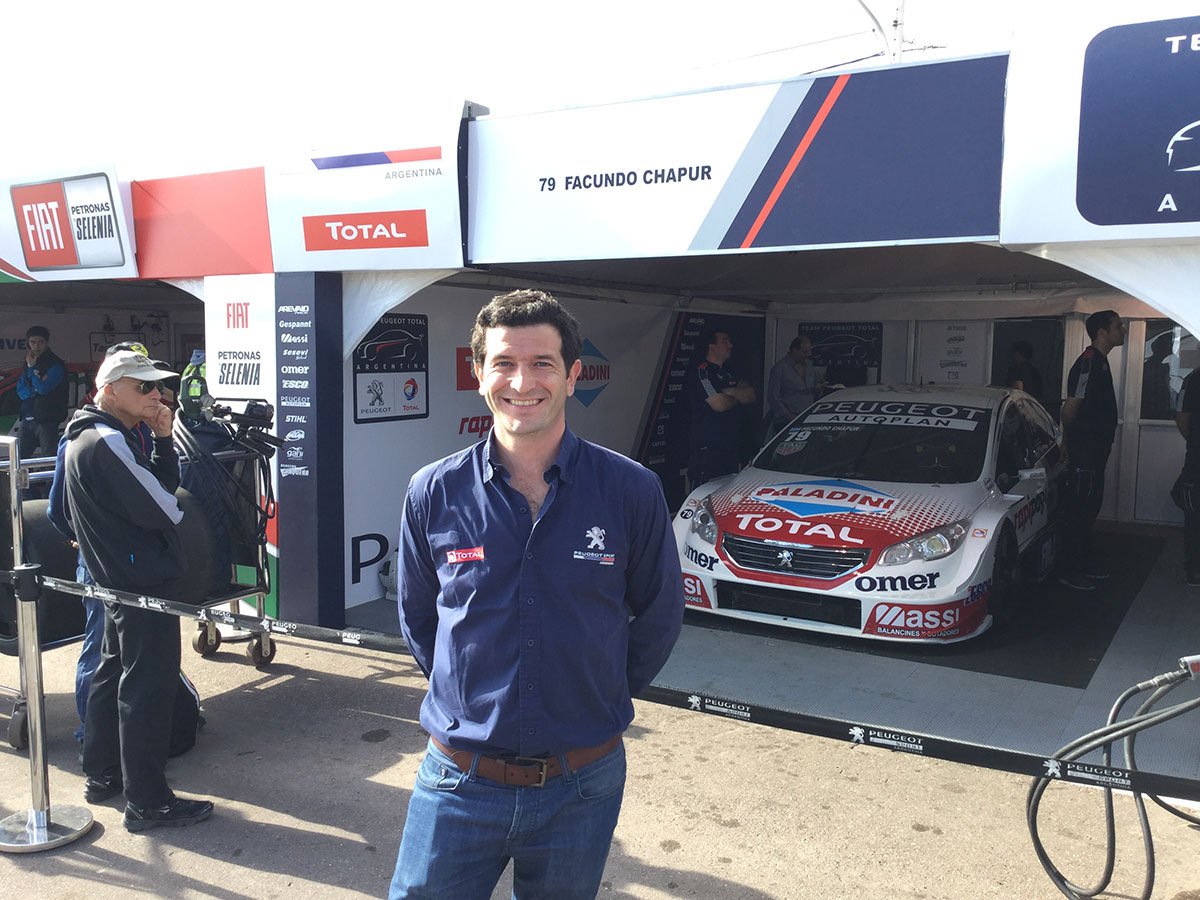 Julián Tello: «Tenemos muchas fichas en el Peugeot 301 y en el 3008 que viene y marcará una bisagra»