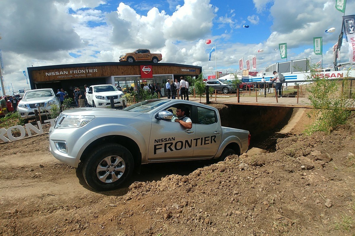 Nissan puso a prueba las nuevas versiones accesibles de la Frontier