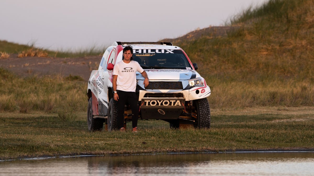 La dupla Yacopini del Toyota Gazoo Racing nos cuenta todo desde Arabia