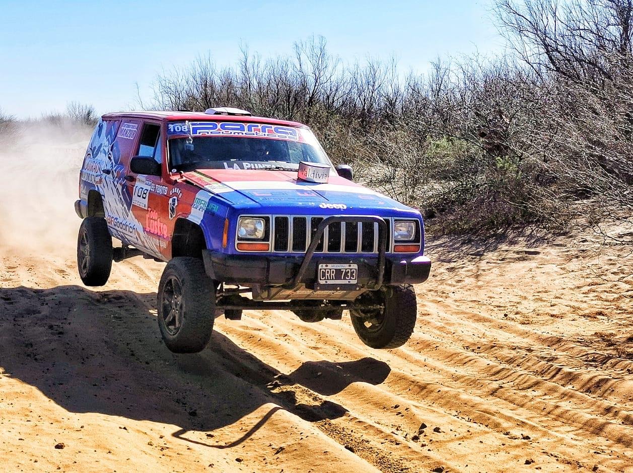 Dos mendocinos en un Jeep Cherokee Sport 4 litros directos al SARR 2021