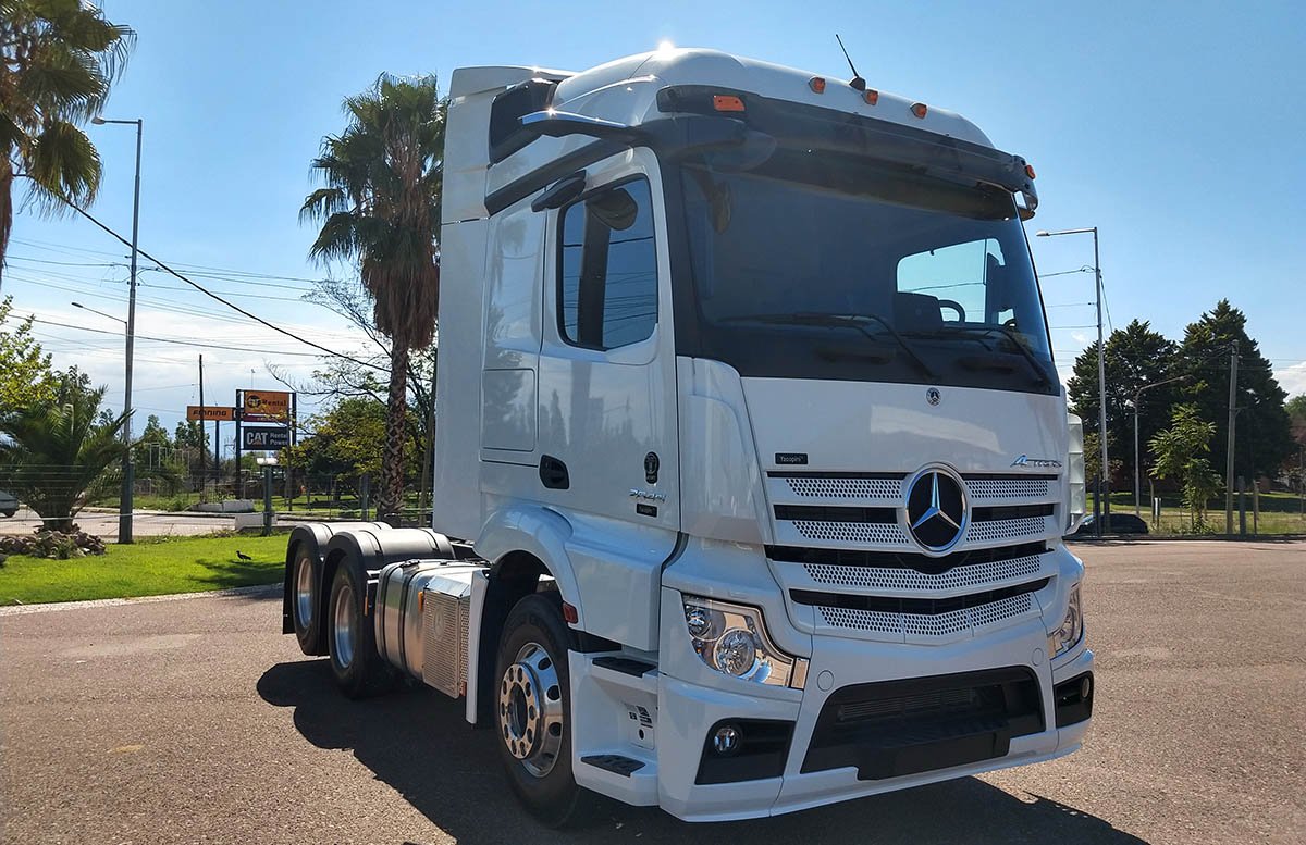 Desde Alemania llega a Mendoza uno galardonado y tecnológico camión Mercedes