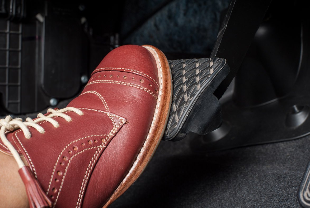 El hábito de manejo que podría estar deteriorando los frenos sin que te des cuenta